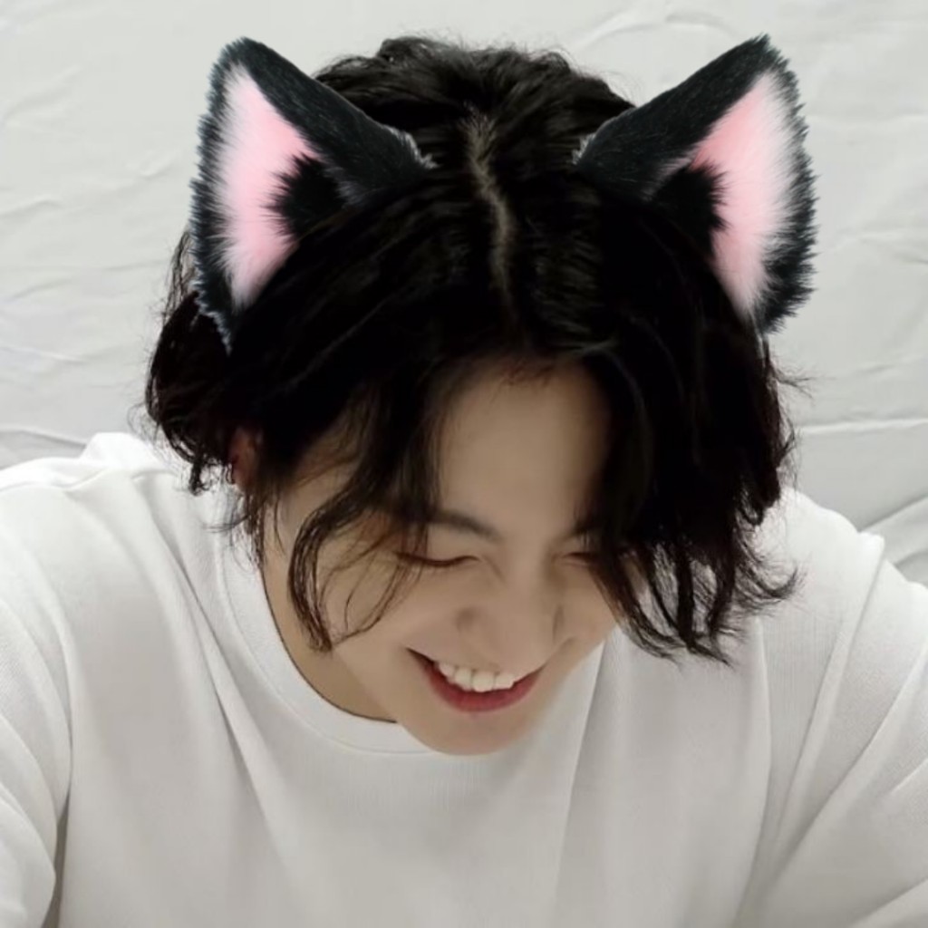 
𝒥 𝓊 𝓃 ℊ 𝓀 ℴ ℴ 𝓀 𝒾 ℯ  ➪  𝒸 𝒶 𝓉 𝒷 ℴ 𝓎 

#jk #jungkook #jungkookie #jeonjungkook #jungkookbts #bts #btsarmy #bangtanboys #btsedit #editedbyme #webcore #aesthetic #catear #blur 